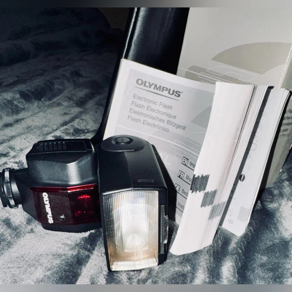 Olympus Black Compact External Camera Flash with Case